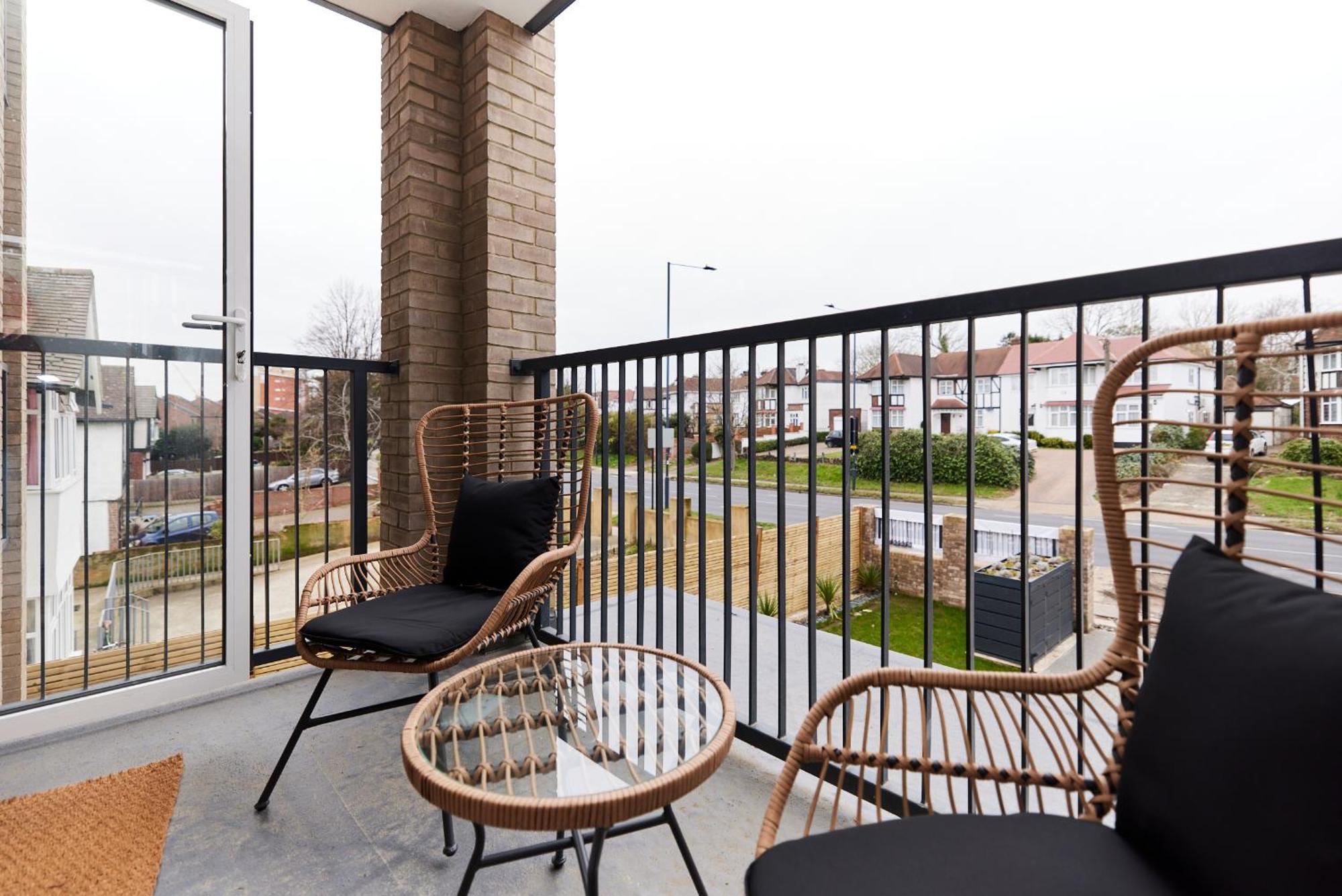 ロンドンThe Wembley Park Wonder - Charming 2Bdr Flat With Balconyアパートメント エクステリア 写真