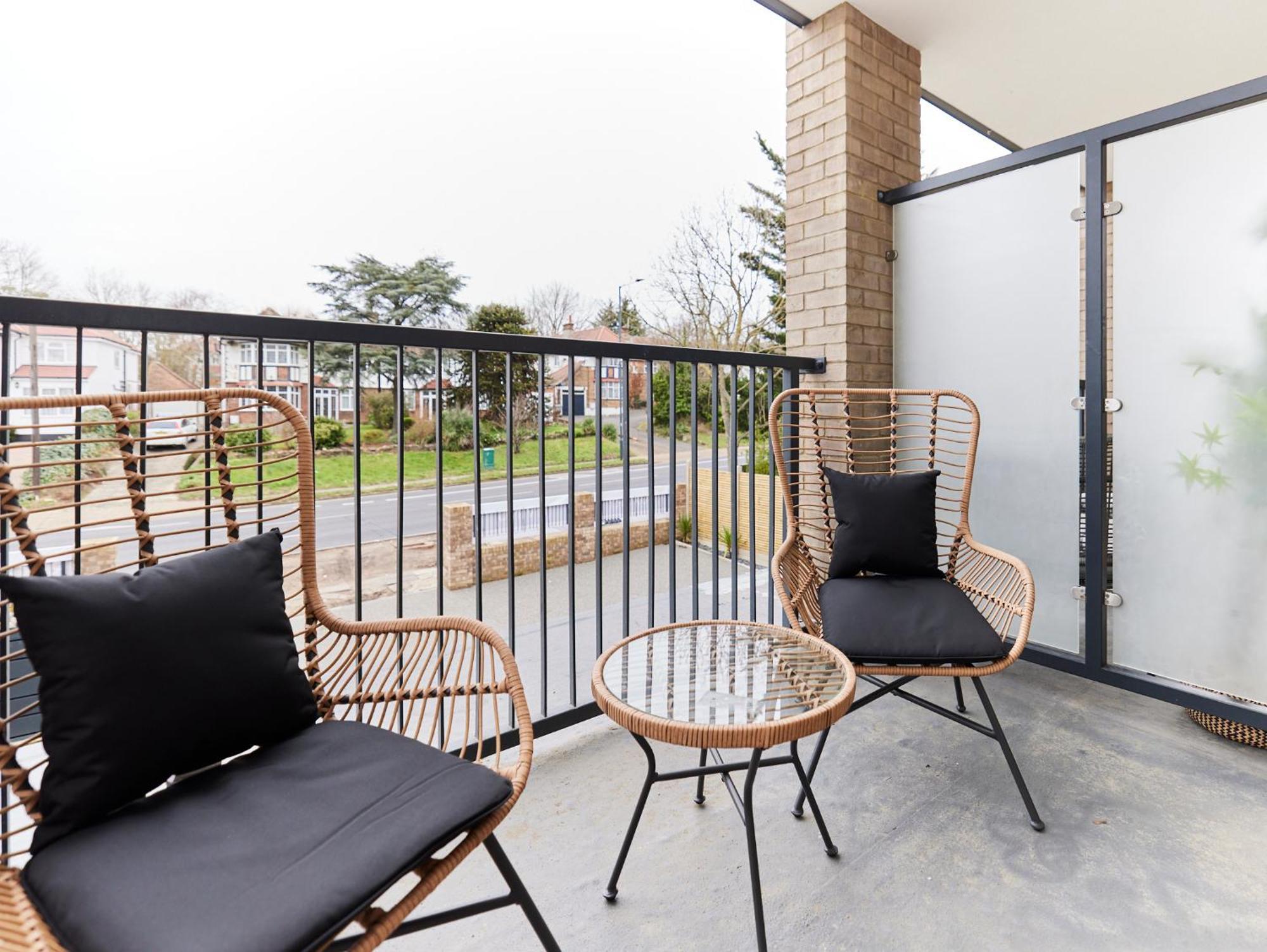 ロンドンThe Wembley Park Wonder - Charming 2Bdr Flat With Balconyアパートメント エクステリア 写真